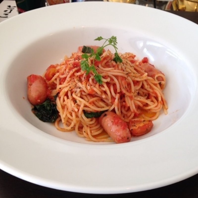 ほうれん草とウインナーのトマトソース(SHIROUZU COFFEE 港)