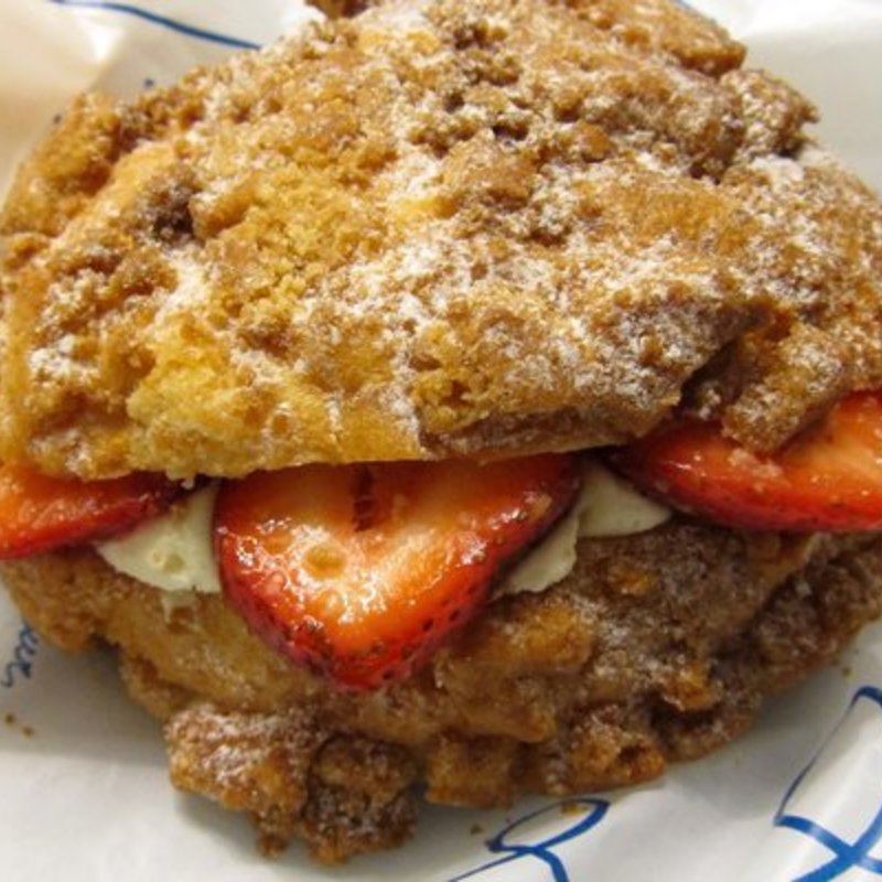 strawberry cream soboro(Paris Baguette)