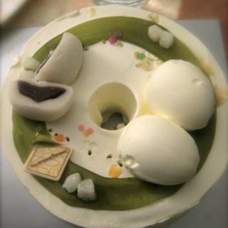Green tea cake with dduk (red bean rice cakes) on top(Paris Baguette)
