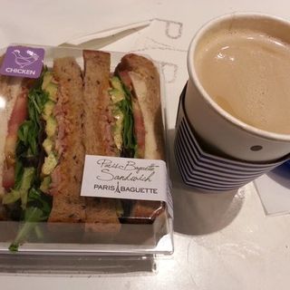 Chicken sandwich and pumpkin spice latte(Paris Baguette)