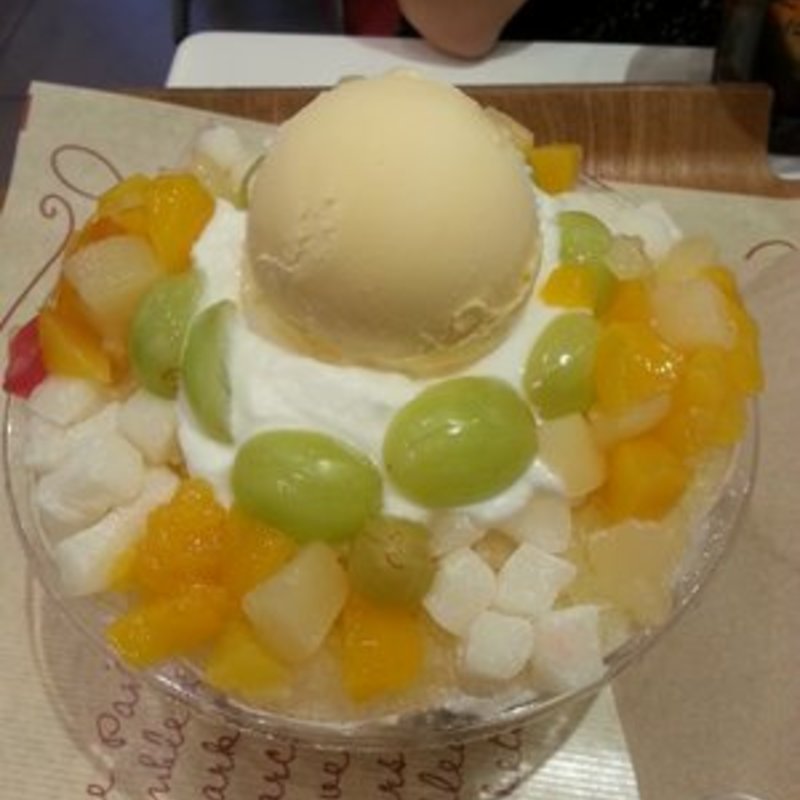 Yogurt apple shaved ice(Paris Baguette)