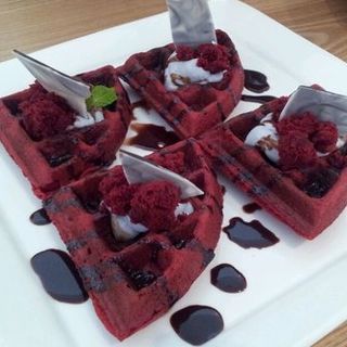 Red Velvet Waffles(Yogur Story)