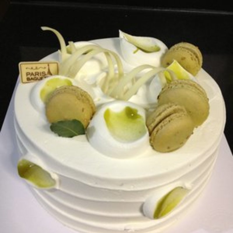 Green tea chiffon cake(Paris Baguette)
