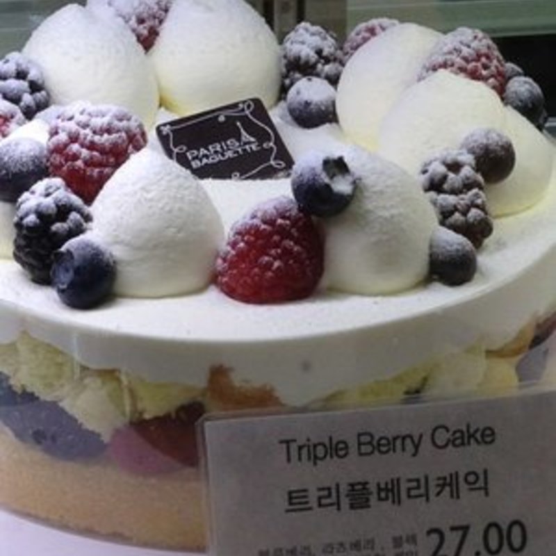 Triple Berry Cake(Paris Baguette)