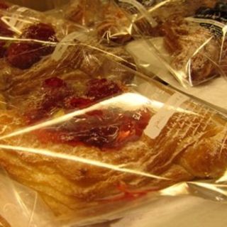 raspberry pastry(Paris Baguette)