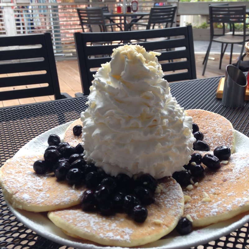 ブルーベリーホイップクリームとマカデミアナッツ(Eggs 'n Things 原宿店)