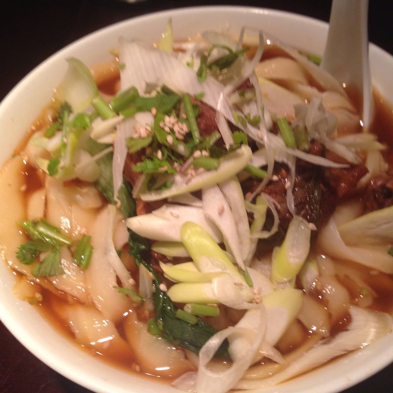 野菜たっぷりの白湯スープ刀削麺(刀削麺 張家 麹町店 )