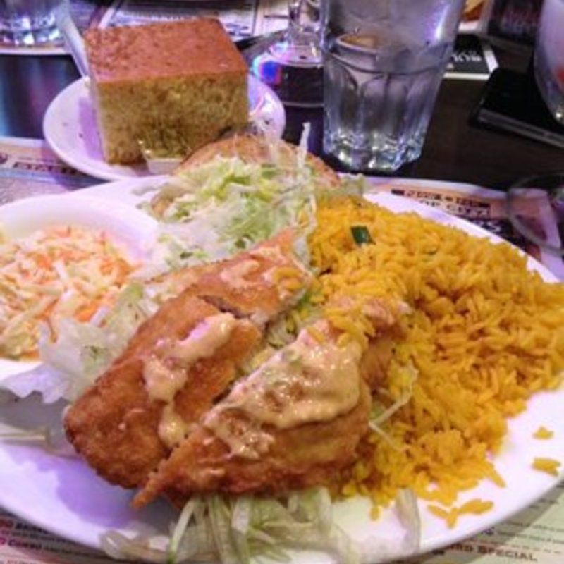 Fish with yellow rice coleslaw(DALLAS BBQ)