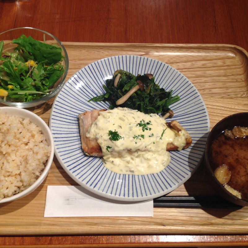 自家製タルタルソースのサーモンムニエル(カフェ パーク)