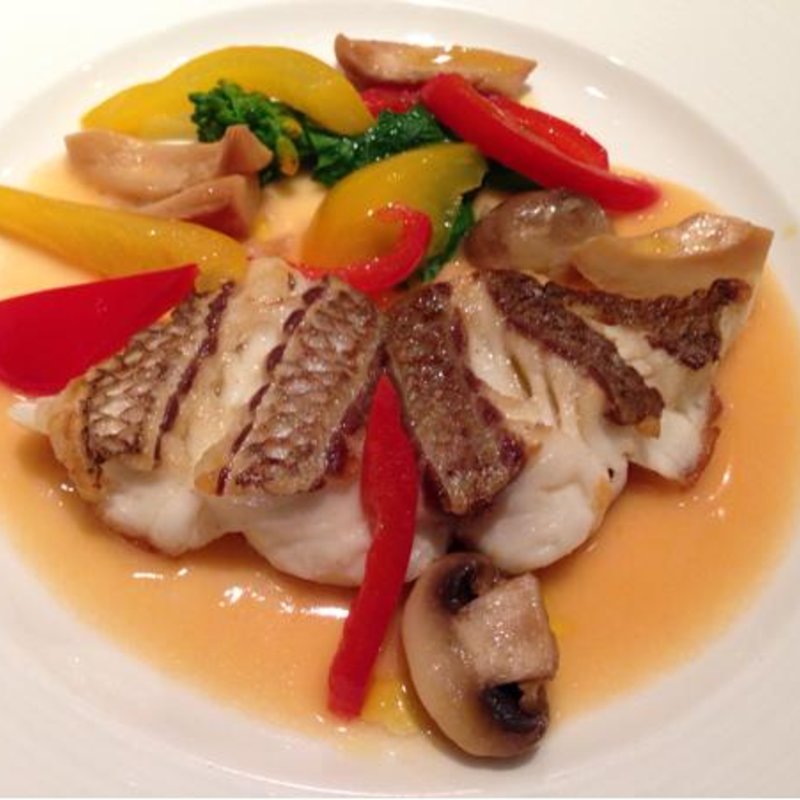 真鯛のポワレ 白ワインソース(Colpo della Strega)