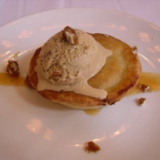 Peach Pie with Bourbon Pecan Ice cream(Blue Water Grill)