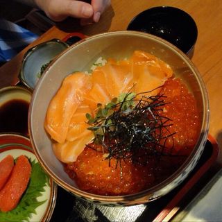 ランチ 海鮮丼(ROBATAYA)