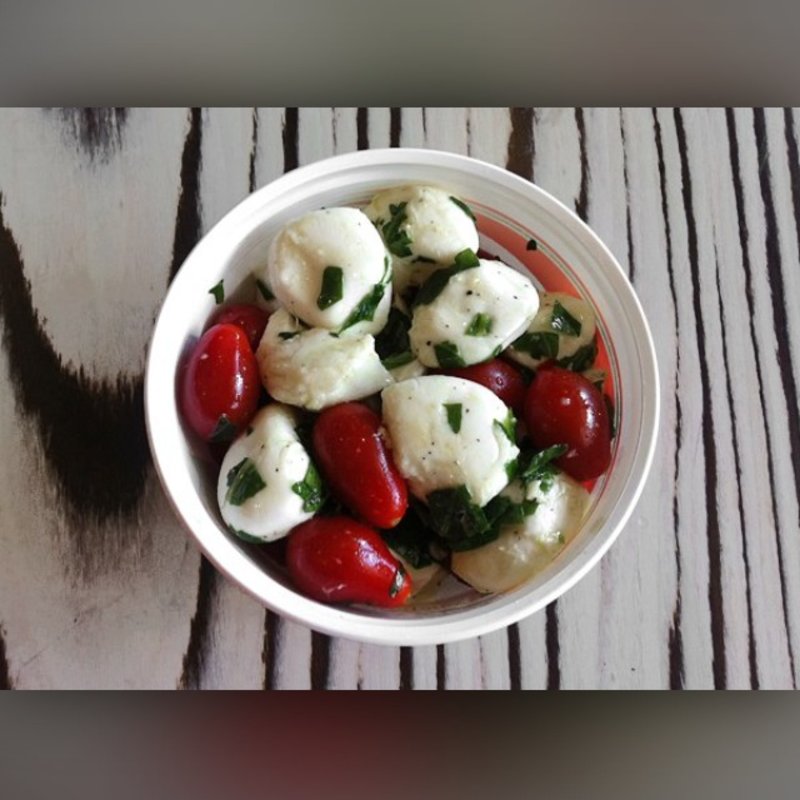 Caprese Salad(Giuliano's Delicatessen)