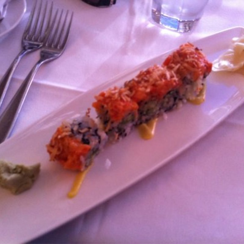 spicy salmon maki(Blue Water Grill)