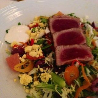 seared bigeye tuna salad(Blue Water Grill)