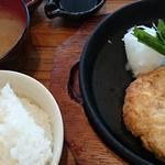 鶏肉と大麦の豆腐ハンバーグ紫蘇おろしポン酢