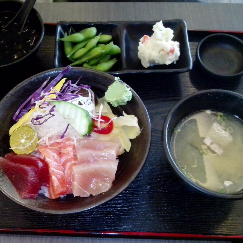 生魚片丼(セット)(太鮮屋)