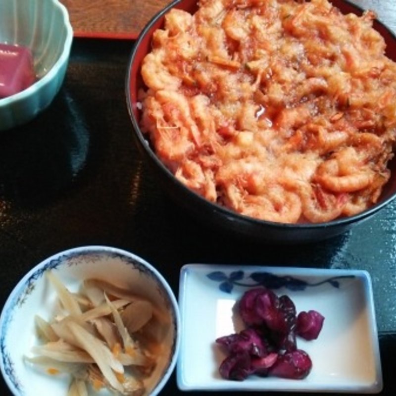 やわらか海老天丼(お食事処　故郷)