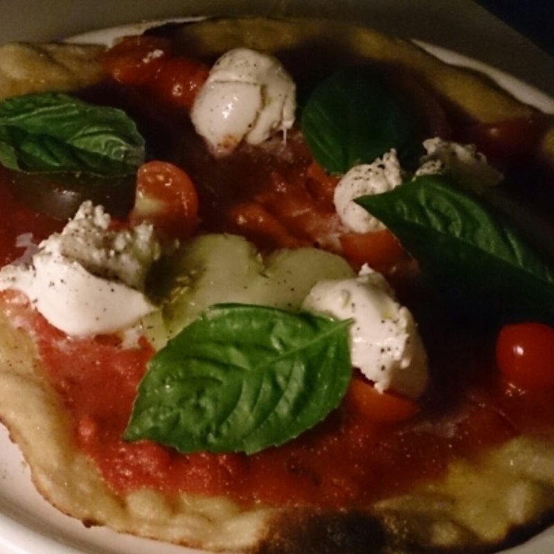 トマトとバジルとモッツァレラチーズのピザ(Bills Waikiki)