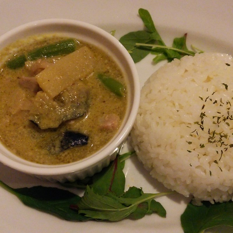 若どりと夏野菜のグリーンカレー(小麦や)