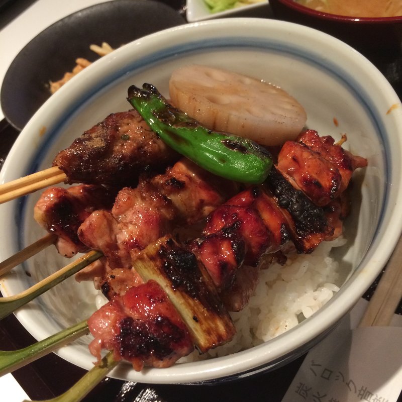 炭火やき鳥丼(5本)(酒の穴 鳥心 （とりしん）)