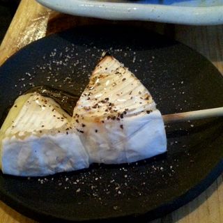 焼きカマンベールチーズ(やきとん かなめ )