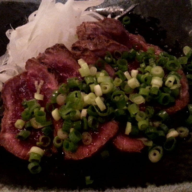 和牛のたたき、自家製ポン酢で(やきとん かなめ )