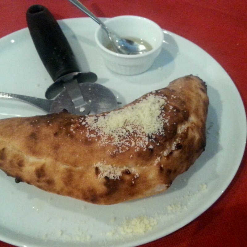 ゴルゴンゾーラチーズとハチミツの包み焼きピッツァ(トラットリア マルタ )