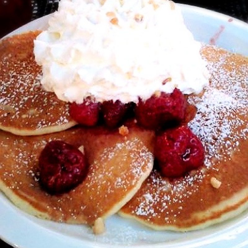 ストロベリーホイップクリームとマカデミアナッツ(Eggs 'n Things 原宿店)