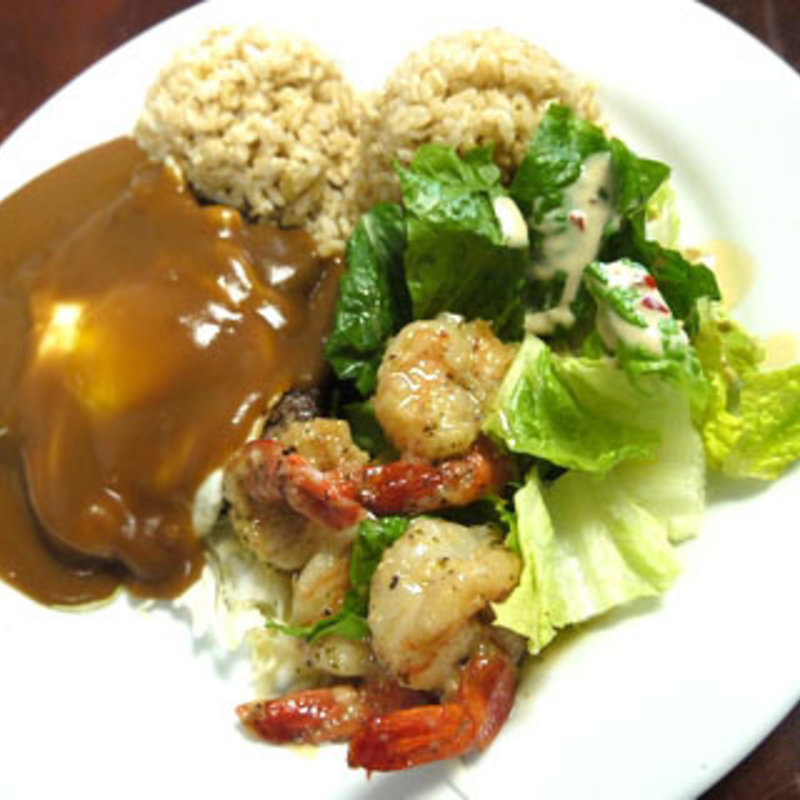 ガーリックシュリンプ＆ロコモコ。(The Alley Restaurant Bar )