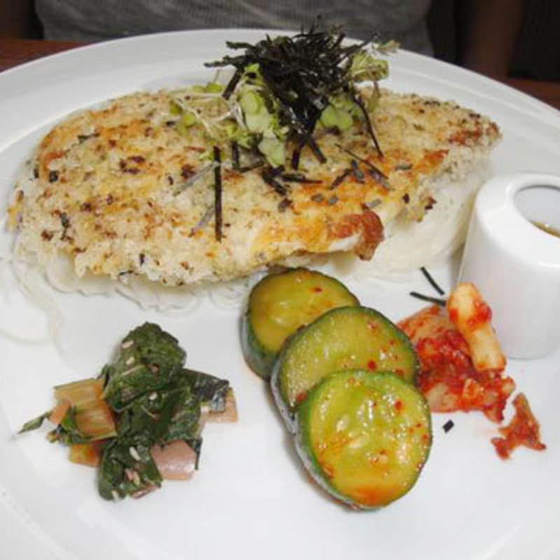 もち粉でクラストした鯛　そうめん添え(MW RESTAURANT)