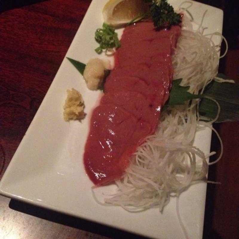 レバ刺(YAKINIKU WEST RESTAURANT)