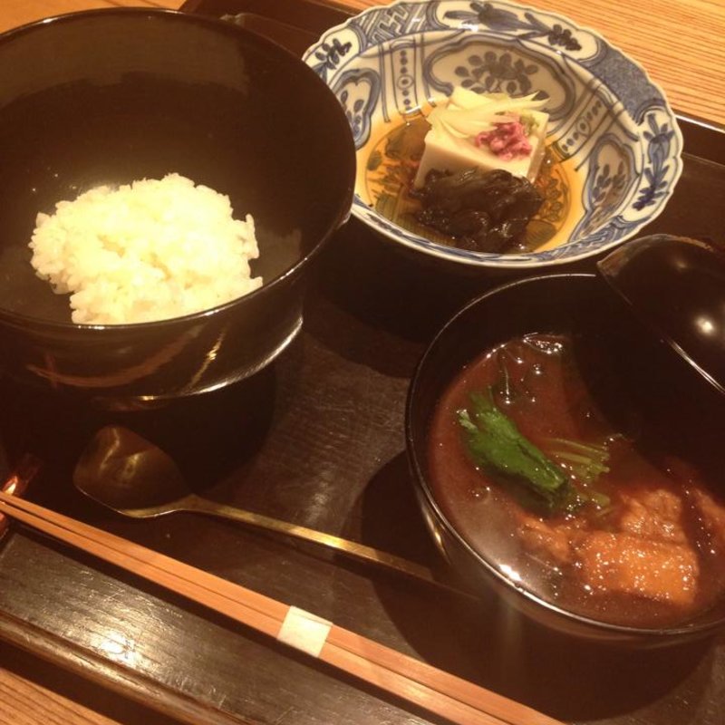 赤味噌汁とごはん(KAJITSU)