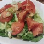 ルッコラのグリーンサラダ　真っ赤なトマトのドレッシング