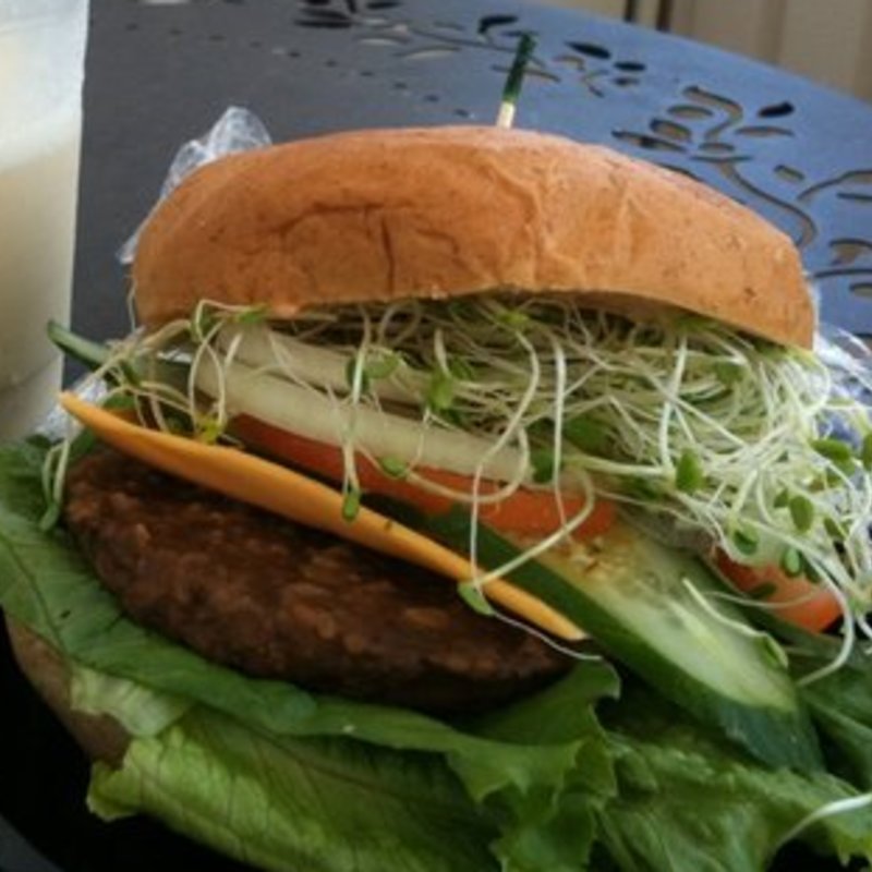 Veggie Burger(Marie’s Health Foods Organic Cafe)