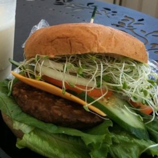 Veggie Burger(Marie’s Health Foods Organic Cafe)