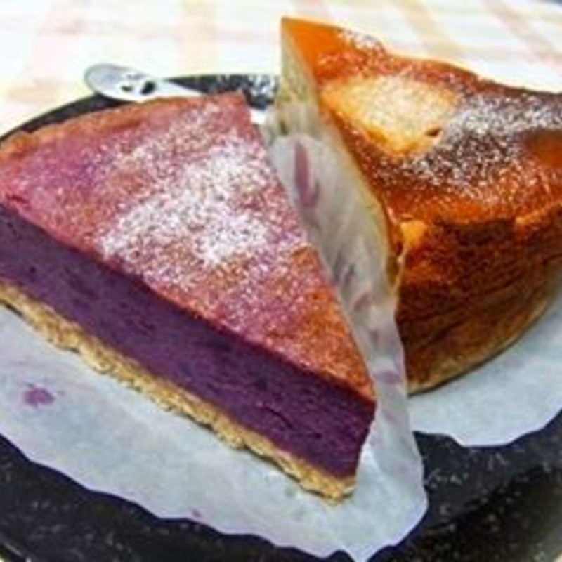 紅芋のタルトとアップルキャラメルチーズケーキ(モノイレ カフェ （monoile cafe）)