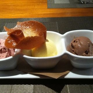 icecream dessert(Blue Fin)