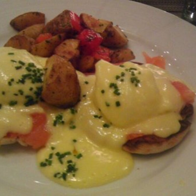 Salmon Benedict(Blue Fin)