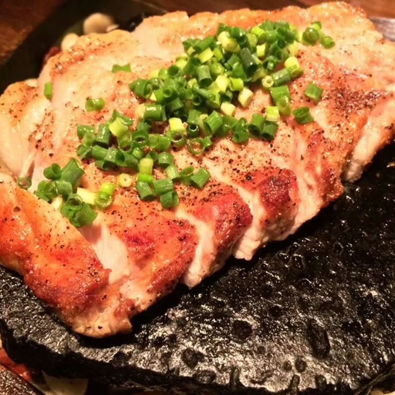 もち豚の石焼き(source)