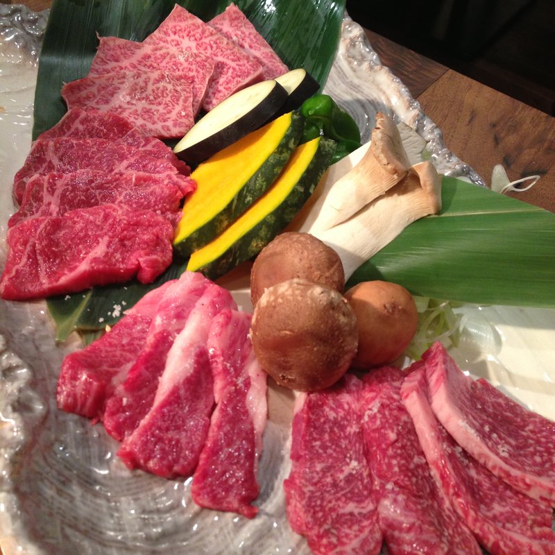 神戸牛4種セット(神戸牛焼肉 にくなべ屋 神戸びいどろ 本店)