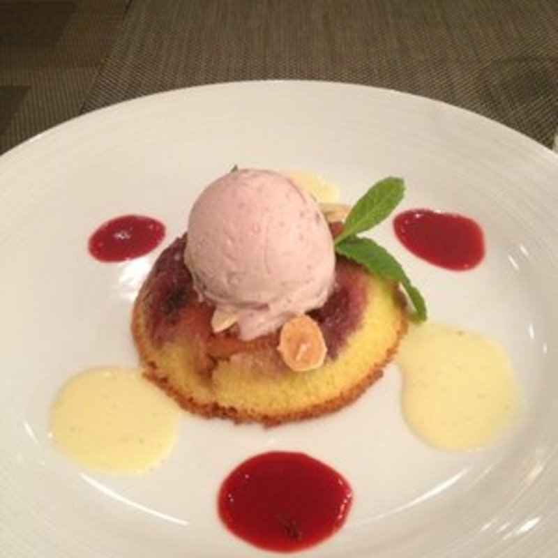 summer fruit upside-down cake(Blue Fin)