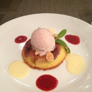 summer fruit upside-down cake(Blue Fin)