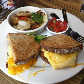 Asada egg breakfast (LA Cafe)