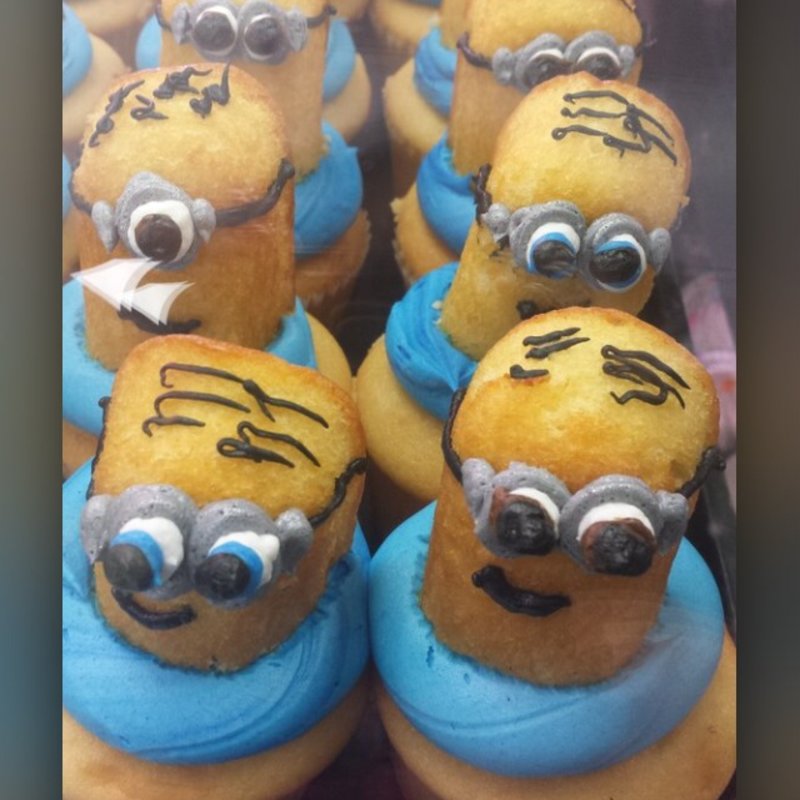 Minion Cupcakes(Torrance Bekery)
