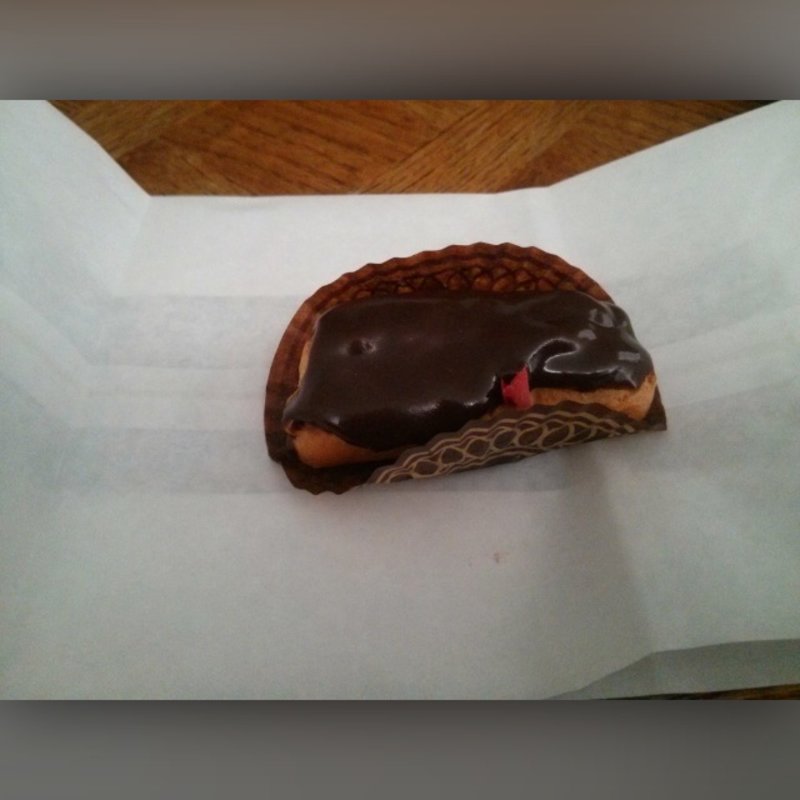 Mini Eclair (Torrance Bekery)