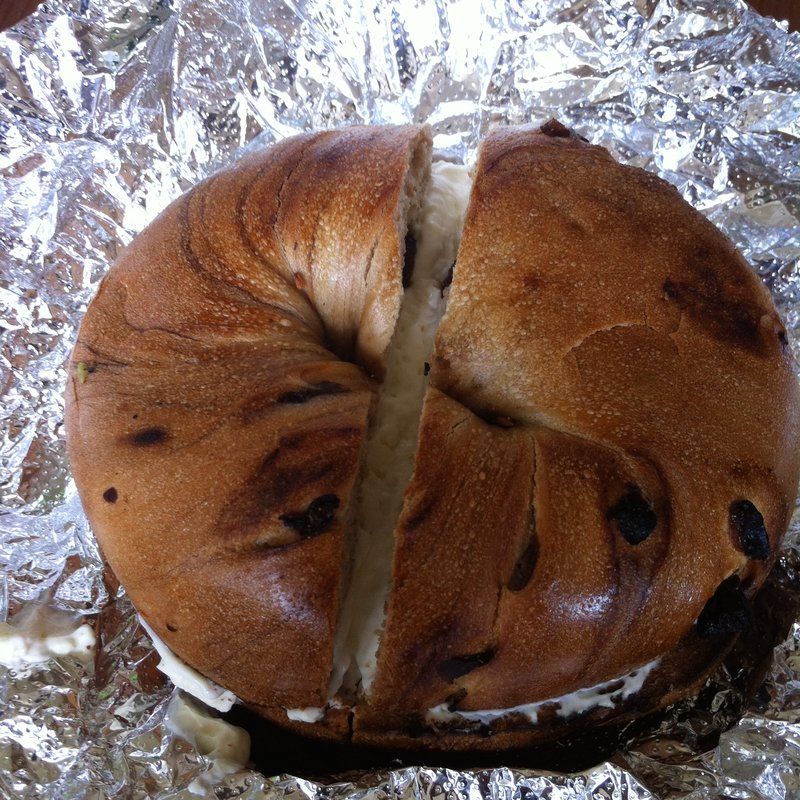 シナモンレーズンベーグル＆クリームチーズ(BAGELS & SCHMEAR)