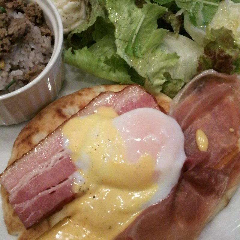 エッグベネディクトプレート(カフェ マリオシフォン)