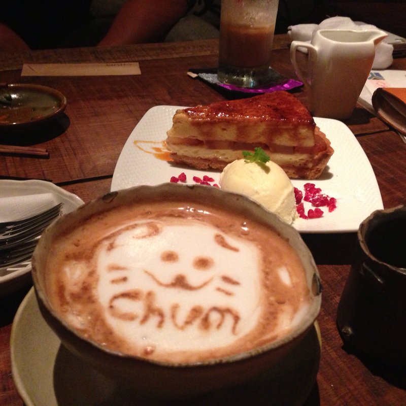 リンゴのシブースト&カプチーノ(チャムアパートメント （CHUM APARTMENT）)