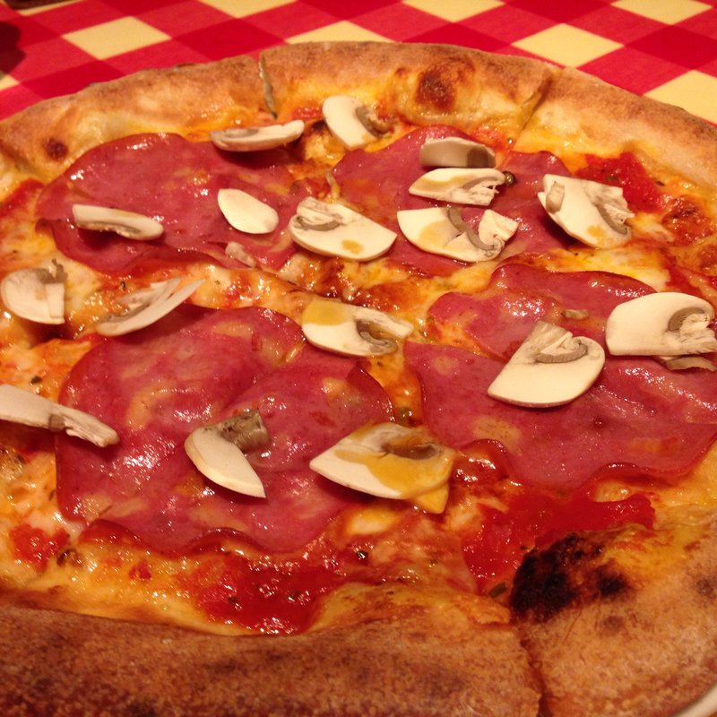 マッシュルームと生ハムのピザ(パレルモ 赤坂店)